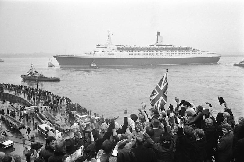 Crowds wave from the quayside as the new Cunard Liner Queen Elizabeth 2 (QE2) sets out on her maiden voyage from Southampton to New York, 2nd May 1969. (Photo by Potter/Daily Express/Hulton Archive/Getty Images)