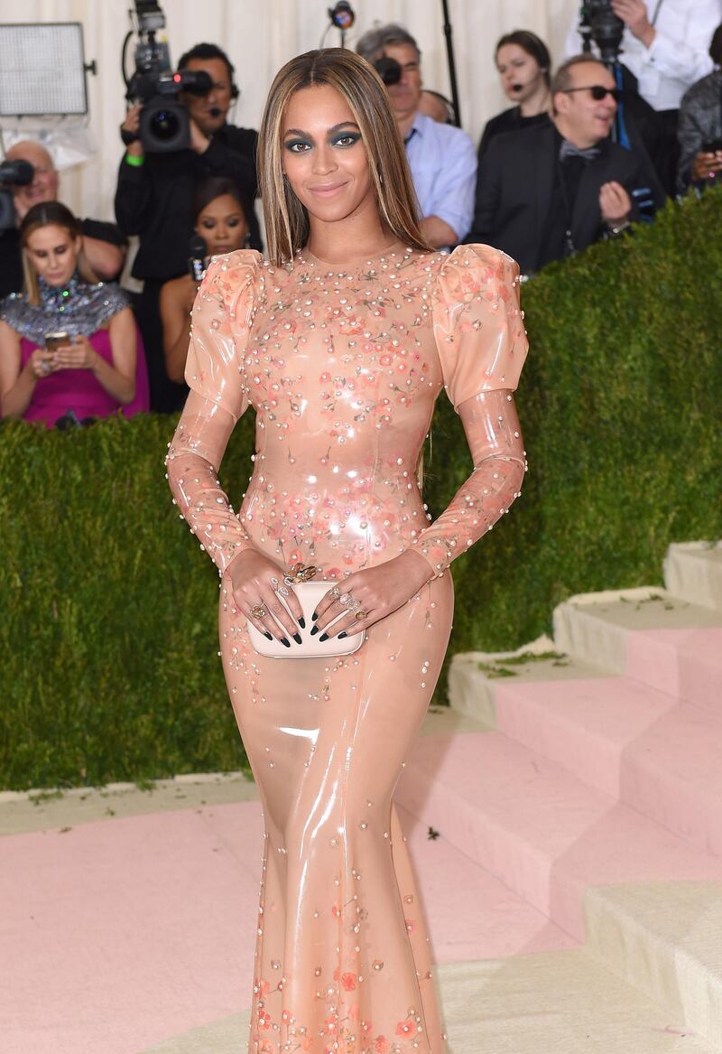 NEW YORK, NY - MAY 02:  Beyonce arrives for the "Manus x Machina: Fashion In An Age Of Technology" Costume Institute Gala at Metropolitan Museum of Art on May 2, 2016 in New York City.  (Photo by Karwai Tang/WireImage/Getty Images)