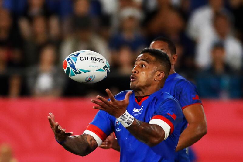 Samoa's centre Rey Lee-Lo catches the ball during the Japan 2019 Rugby World Cup Pool A match between Russia and Samoa at the Kumagaya Rugby Stadium in Kumagaya on September 24, 2019. / AFP / Odd ANDERSEN
