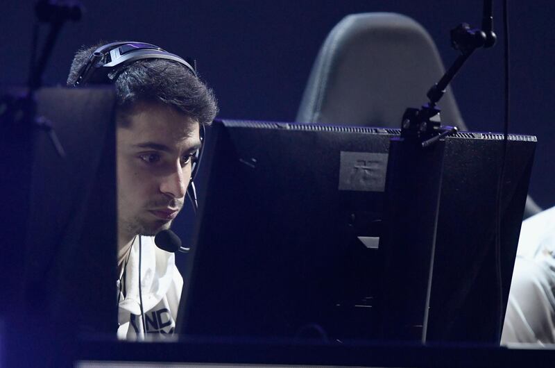 (FILES) In this file photo Thomas "ZooMaa" Paparatto of the New York Subliners competes against the London Royal Ravens during day two of the Call of Duty League launch weekend at The Armory on January 25, 2020 in Minneapolis, Minnesota.    Professional gamer Thomas Paparatto has thanked fans for "an amazing run" after a thumb injury forced him to throw in the towel at the age of 25.
Paparatto -- who goes by the online moniker ZooMaa -- has played "Call of Duty" professionally for eight years.But he said in a statement on Twitter on January 19, 2021 that an injury to his hand meant he was taking a step back from gaming.
 / AFP / GETTY IMAGES NORTH AMERICA / Hannah Foslien
