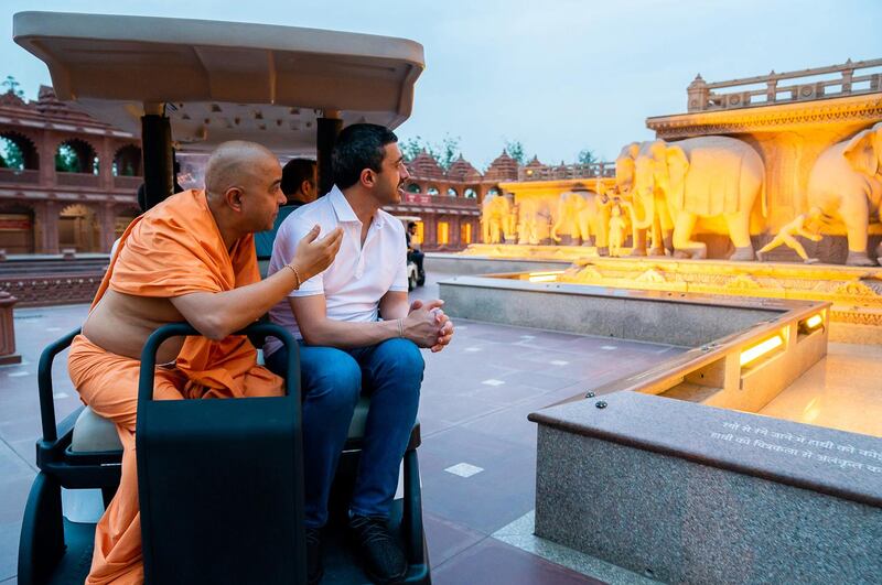 His Highness Sheikh Abdullah bin Zayed Al Nahyan, Minister of Foreign Affairs and International Cooperation, visited the temple of Akshardham in the Indian capital New Delhi as part of his official visit to the Republic of India. MOFAAIC / Wam