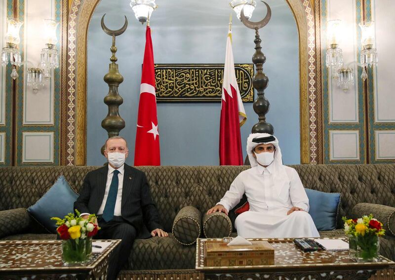 This handout photograph released by the Turkish Presidential Press Service on October 6, 2020 shows Turkish President Recep Tayyip Erdogan (L) meeting with Qatar's ruler Emir Sheikh Tamim bin Hamad Al-Thani in the capital Doha.  - RESTRICTED TO EDITORIAL USE - MANDATORY CREDIT "AFP PHOTO/ TURKISH PRESIDENTIAL PRESS SERVICE" - NO MARKETING - NO ADVERTISING CAMPAIGNS - DISTRIBUTED AS A SERVICE TO CLIENTS
 / AFP / TURKISH PRESIDENTIAL PRESS SERVICE / - / RESTRICTED TO EDITORIAL USE - MANDATORY CREDIT "AFP PHOTO/ TURKISH PRESIDENTIAL PRESS SERVICE" - NO MARKETING - NO ADVERTISING CAMPAIGNS - DISTRIBUTED AS A SERVICE TO CLIENTS
