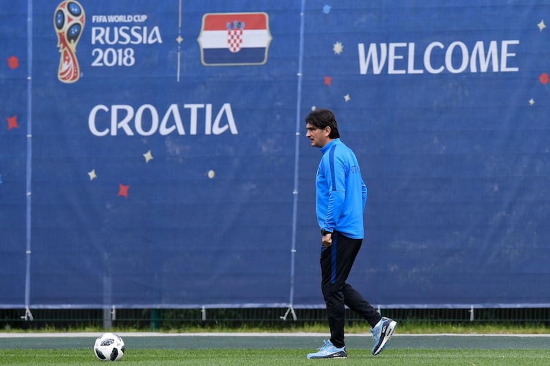 Croatia'a coach Zlatko Dalic attends a training session at the Roschino Stadium near Saint Petersburg on June 29, 2018 during the Russia 2018 World Cup football tournament. / AFP / Christophe SIMON
