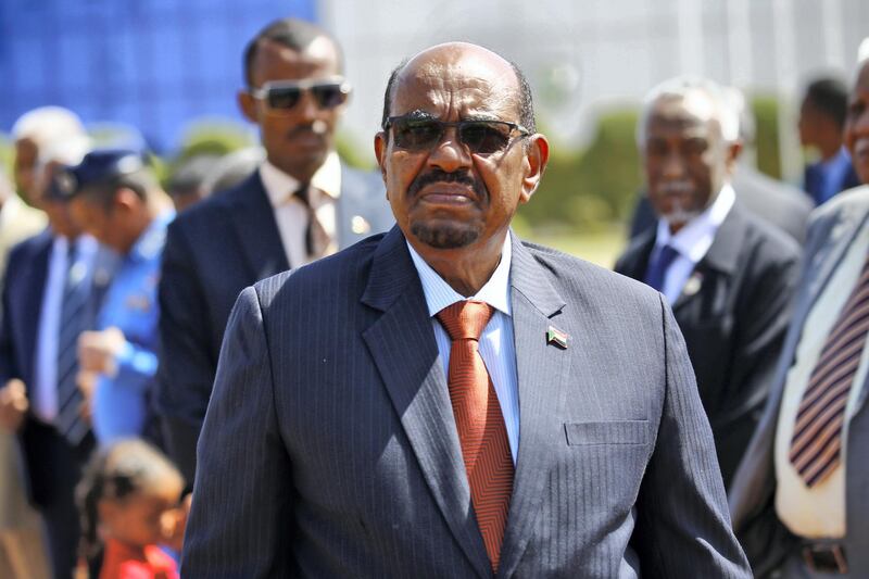 Sudanese President Omar al-Bashir is seen during a welcome ceremony for his South Sudanese counterpart at Khartoum international airport for a two-day visit to Sudan that aims at resolving pending bilateral issues, including border disputes, trade and oil agreements on November 1, 2017. / AFP PHOTO / ASHRAF SHAZLY