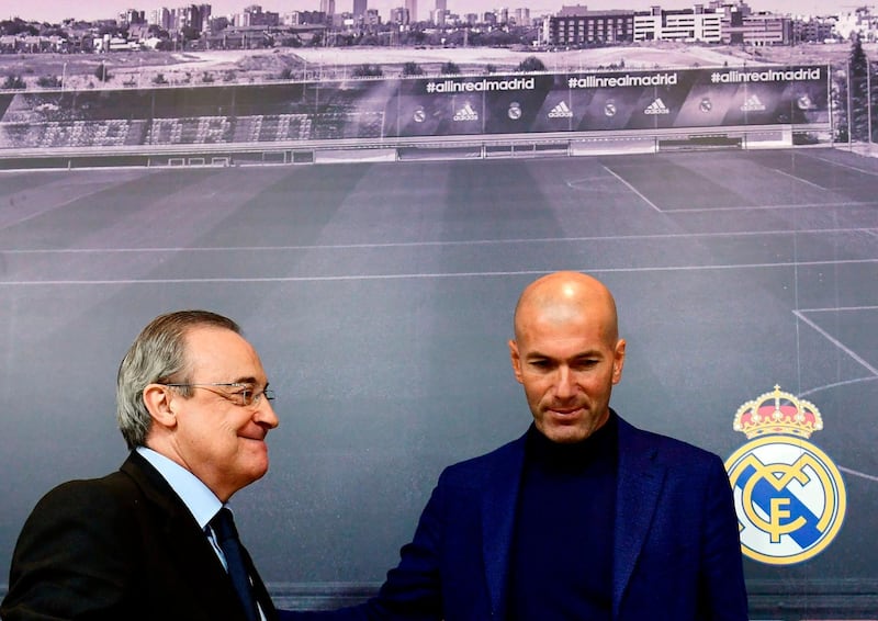 Real Madrid's French coach Zinedine Zidane (R) stands beside president Florentino Perez, during a press conference to announce his resignation in Madrid on May 31, 2018. Real Madrid coach Zinedine Zidane said today he was leaving the Spanish giants, just days after winning the Champions League for the third year in a row.

 / AFP / PIERRE-PHILIPPE MARCOU

