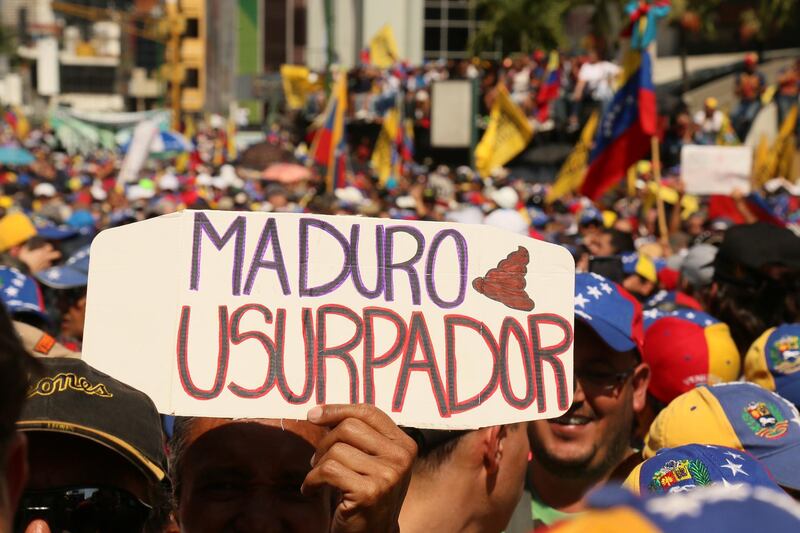 CARACAS, VENEZUELA - FEBRUARY 02:  Demonstrators protest against the government of Nicolás Maduro on the Main avenue of Las Mercedes, municipality of Baruta,  on February 2, 2019 in Caracas, Venezuela. Venezuela's self-declared president and accepted by over 20 countries, Juan Guaidó, called Venezuelans to the streets and demands the resignation of Nicolás Maduro. (Photo by Edilzon Gamez/Getty Images)