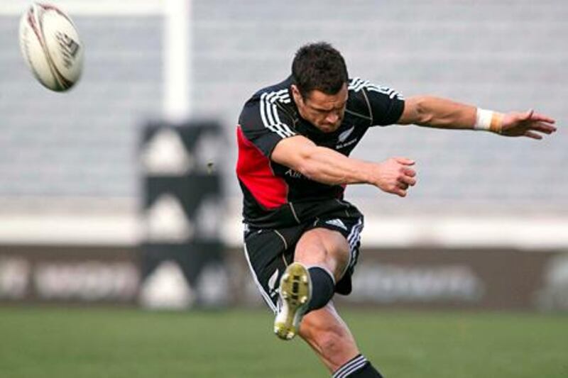 New Zealand's All Blacks Dan Carter practises his goal kicking at the captain's run at Eden Park in Auckland August 5, 2011, prior to their first Bledisloe Cup clash against Australia in the Tri-Nations rugby series at Eden Park, on Saturday. REUTERS/Nigel Marple (NEW ZEALAND - Tags: SPORT RUGBY)