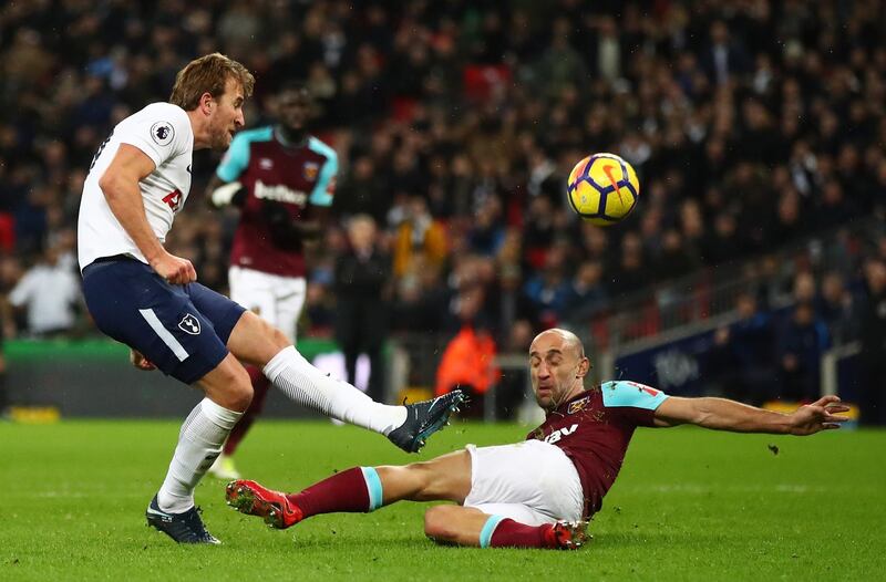 LONDON, ENGLAND - JANUARY 04:  Harry Kane of Tottenham Hotspur is challenged by Pablo Zabaleta of West Ham United during the Premier League match between Tottenham Hotspur and West Ham United at Wembley Stadium on January 4, 2018 in London, England.  (Photo by Julian Finney/Getty Images)