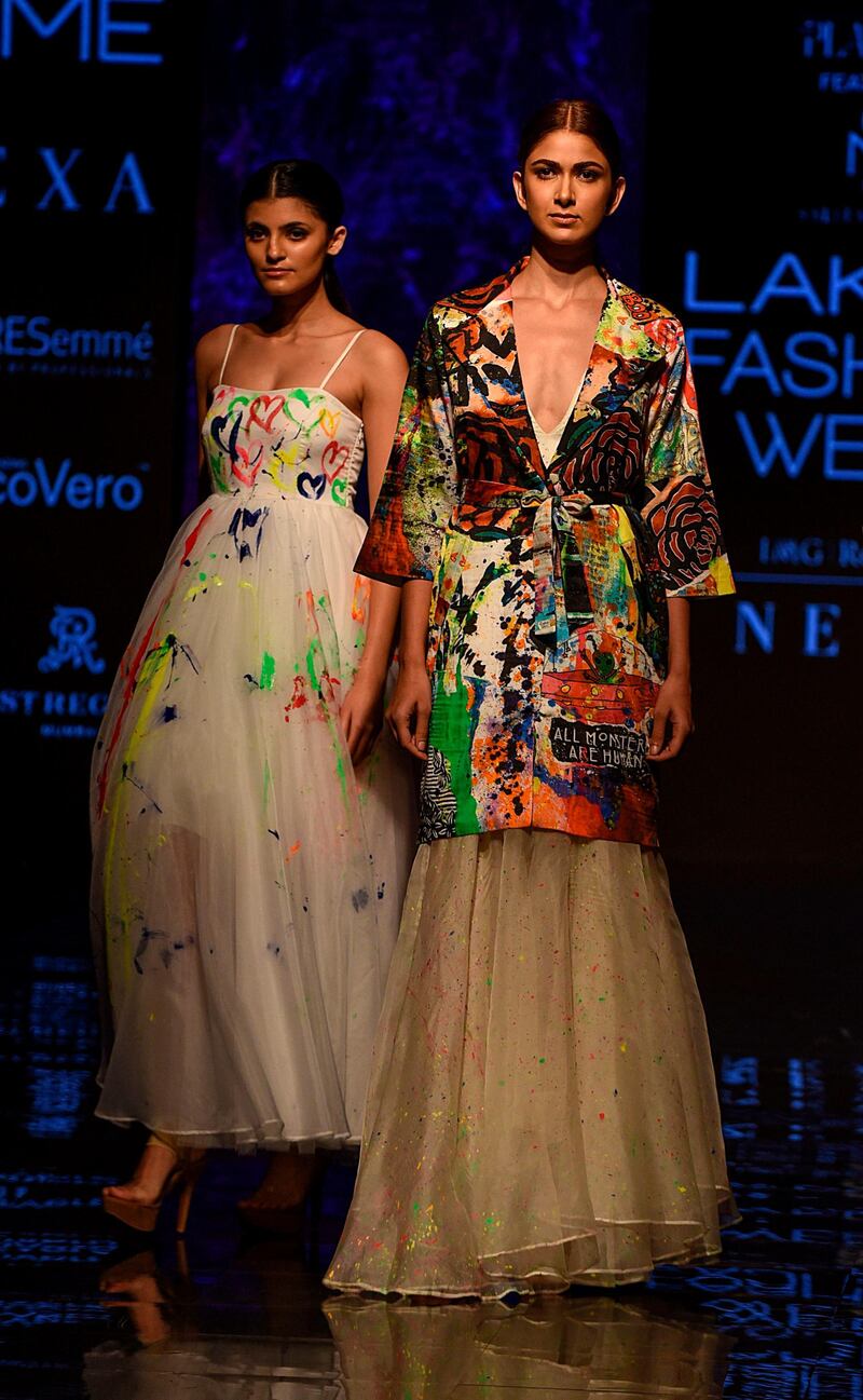 Models present creations by designer Salita Nanda during a fashion show at Lakme Fashion Week (LFW) Winter Festive in Mumbai on August 24, 2019.  - XGTY / RESTRICTED TO EDITORIAL USE
 / AFP / Sujit Jaiswal / XGTY / RESTRICTED TO EDITORIAL USE
