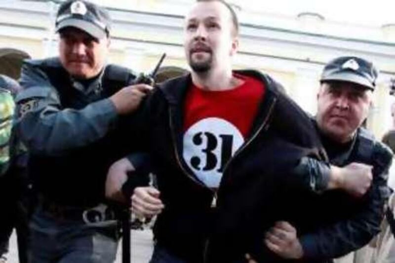 Russian policemen detain an opposition party supporter during a protest rally in central St. Petersburg, May 31, 2010. Supporters of various opposition parties gathered for a rally to defend Article 31 of the Constitution of the Russian Federation, which says "Citizens of the Russian Federation shall have the right to gather peacefully, without weapons, and to hold meetings, rallies, demonstrations, marches and pickets."  REUTERS/Alexander Demianchuk  (RUSSIA - Tags: POLITICS CIVIL UNREST) *** Local Caption ***  STP04_RUSSIA-_0531_11.JPG