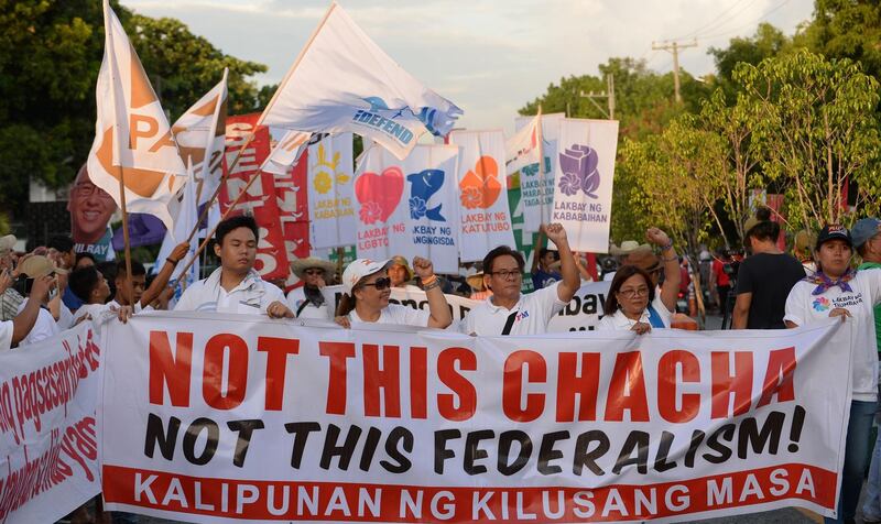 Supporters of opposition senatorial candidates carry streamers during a miting de avance for the opposition senatorial candidates organized by civil society in Manila on May 10, 2019, ahead of the mid-term elections on May 13. / AFP / TED ALJIBE
