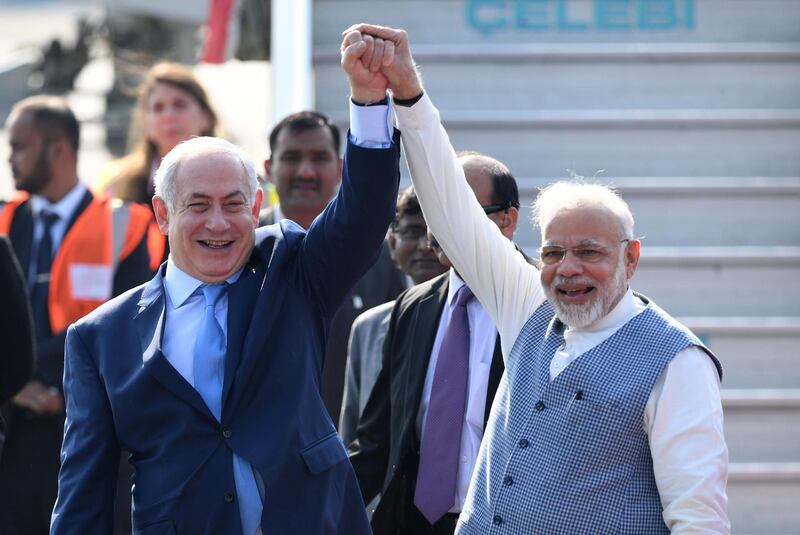 Indian Prime Minister Narendra Modi (R) and Israeli Prime Minister  Benjamin Netanyahu pose for photographers after NEtanyahu arrived at the Air Force Station in New Delhi on January 14, 2018. / AFP PHOTO / PRAKASH SINGH