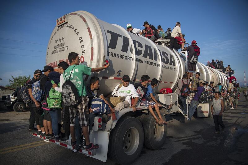 Members of the caravan prepare for their departure from Tepatepec to the town of Niltepec. EPA