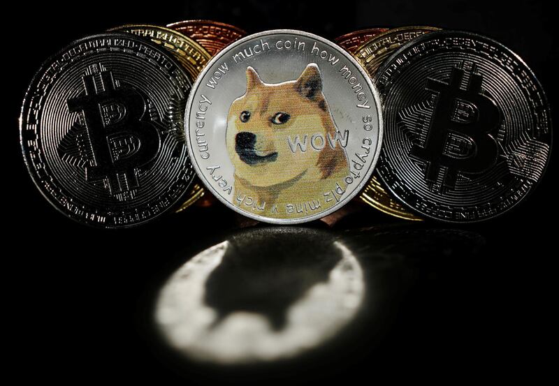 Representations of cryptocurrencies Bitcoin and Dogecoin are seen in this picture illustration taken June 7, 2021.   REUTERS/Edgar Su/Illustration