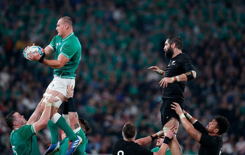 Players during a lineout during the Quarter Final, New Zealand v Ireland at Tokyo Stadium, Tokyo, Japan.  REUTERS