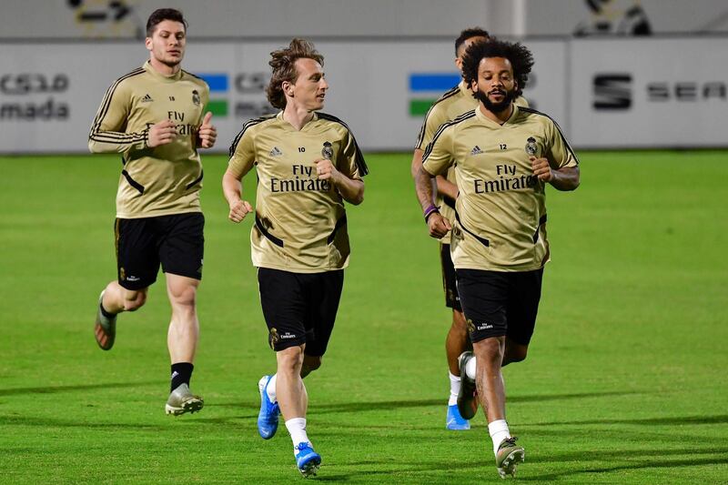 Real Madrid's Croatian midfielder Luka Modric (2nd-L) and Real Madrid's Brazilian defender Marcelo (R) warm up during a training session on the eve of the Spanish Super Cup semi final between Valencia and Real Madrid on January 7, 2020, at the King Abdullah Sport City in the Saudi Arabian port city of Jeddah. / AFP / Giuseppe CACACE
