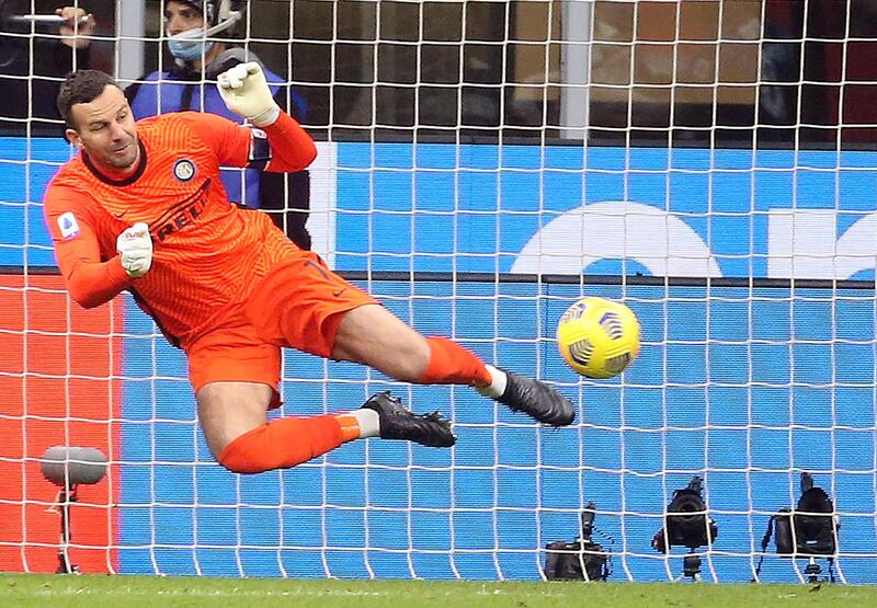 epa09062817 Inter's goalkeeper Samir Handanovic in action during the Italian Serie A soccer match between Inter Milan and Atalanta Bergamo at Giuseppe Meazza stadium in Milan, Italy, 08 March 2021.  EPA/MATTEO BAZZI