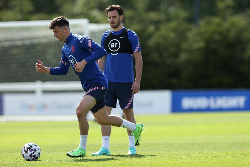 MIDDLESBROUGH, ENGLAND - JUNE 04: Mason Mount of England controls the ball whilst team mate Ben Chilwell looks on during the England training session on June 04, 2021 in Middlesbrough, England. (Photo by Eddie Keogh - The FA/The FA via Getty Images)