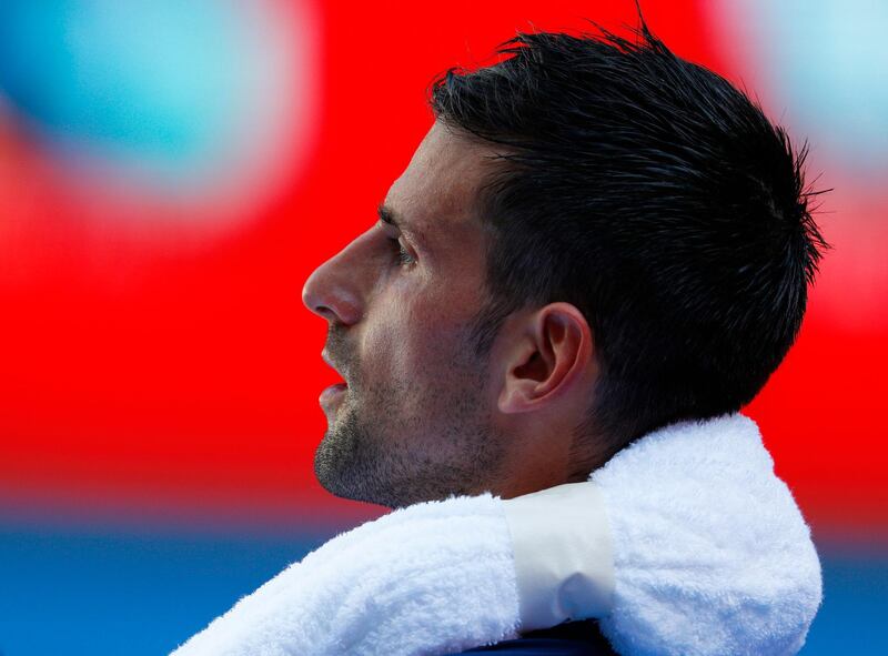 epa06449120 Novak Djokovic of Serbia cools down with an ice pack during his second round match against Gael Monfils of France at the Australian Open Grand Slam tennis tournament in Melbourne, Australia, 18 January 2018.  EPA/NARENDRA SHRESTHA