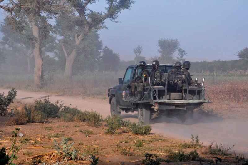 Members of the Cameroonian Rapid Intervention Force patrol on the outskirt of Mosogo in the far north region of the country where Boko Haram jihadist have been active since 2013, on March 21, 2019.  / AFP / Reinnier KAZE
