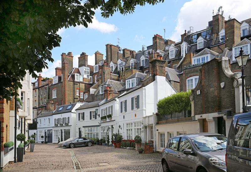 Pont Street Mews, Chelsea, UK. Wealthy Gulf buyers are returning to the UK capital after several countries returned to the amber list for travel. Alamy