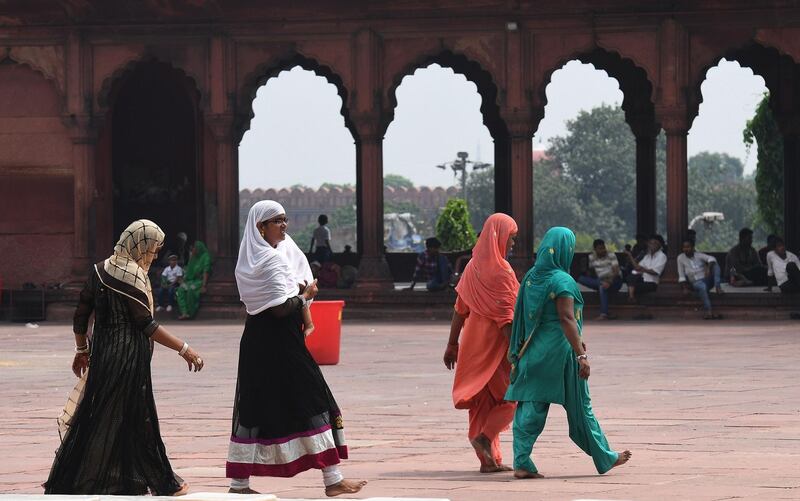 Indian Muslim women visit the Jama Masjid mosque in New Delhi on August 22, 2017.
India's top court on August 22 banned a controversial Islamic practice that allows men to divorce their wives instantly, ending a long tradition that many Muslim women had fiercely opposed.
 / AFP PHOTO / PRAKASH SINGH