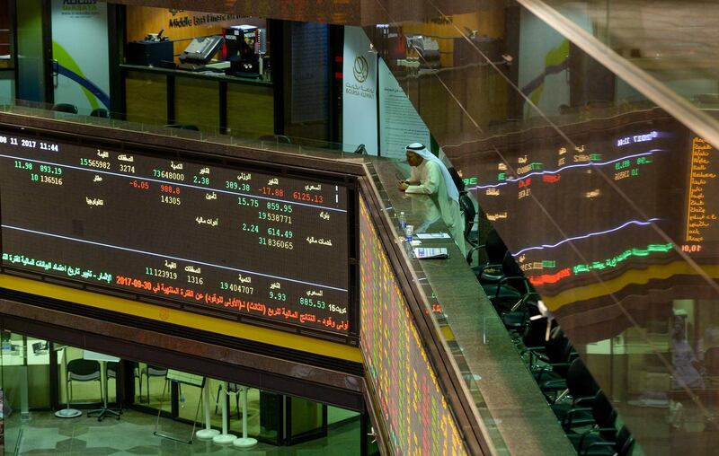 epa06315435 Kuwaiti trader observes the stock market at the Kuwait Stock Exchange trading hall in Kuwait City, Kuwait, 08 November 2017. The Kuwait Stock Exchange index closed 0.6 percent higher on 08 November, following a decline of more than 5.5 percent since the beginning of the week. A selloff across Gulf stock markets was prompted by the rising geopolitical risks, and the anti-corruption arrests in Saudi Arabia.  EPA/NOUFAL IBRAHIM