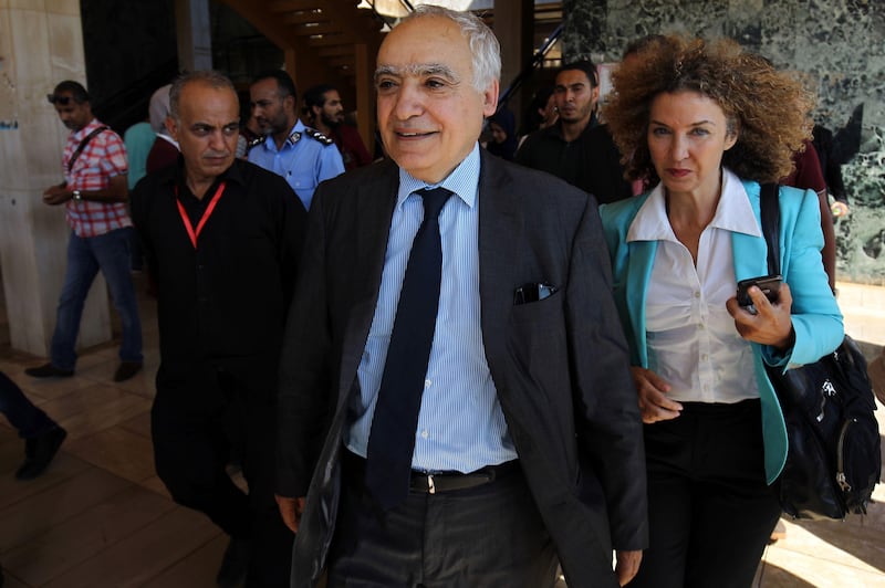 Ghassan Salame (C), Special Representative to the Secretary General of the United Nations for Libya, walks following a meeting in Benghazi on August 8, 2017. / AFP PHOTO / Abdullah DOMA