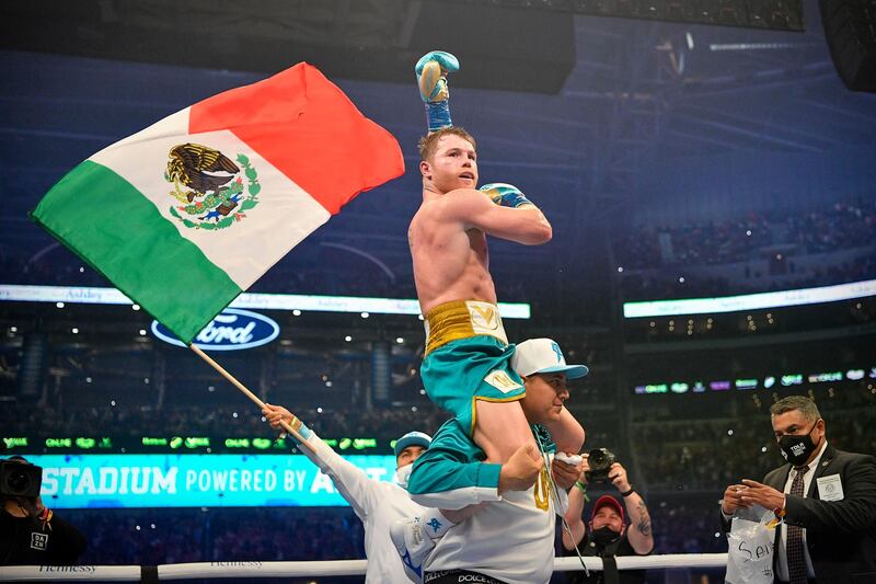Saul Alvarez celebrates defeating Billy Joe Saunders after their super middleweight boxing title fight at AT&T Stadium. Reuters