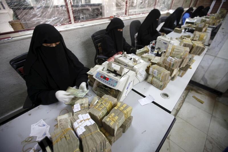 Money exchangers count stacks of Yemeni rials in  the Central Bank of Yemen in Sanaa, Yemen, November 15, 2015. Mohamed Al Sayaghi / Reuters