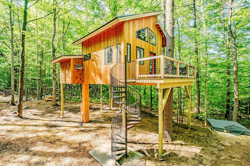 Maine: The canopy treehouse