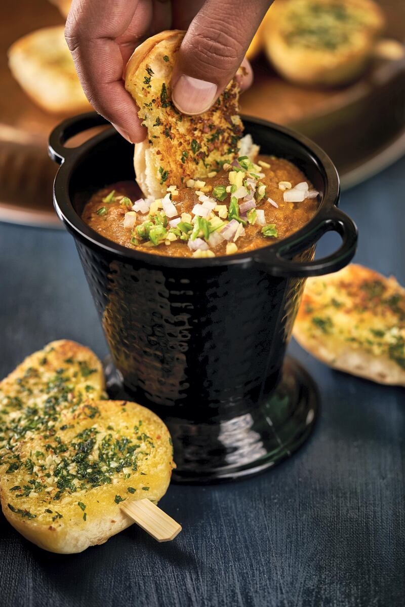 Pav Bhaji Fondue at Roti Rollers, La Mer: mashed vegetables topped with butter&nbsp;and served with parsley-garlic crusted pav bread