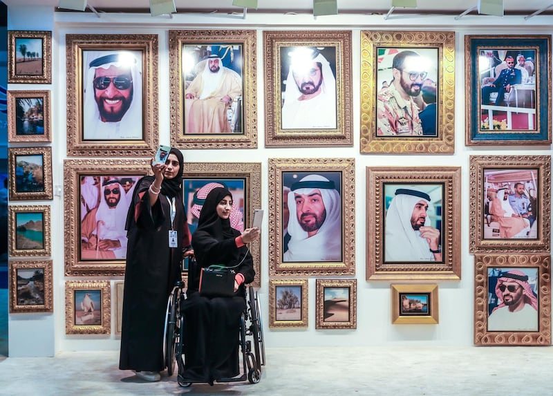 Abu Dhabi, U.A.E., February 20, 2019. INTERNATIONAL DEFENCE EXHIBITION AND CONFERENCE  2019 (IDEX) Day 4--  Colour images.-- Visitors at the show do some selfies at the Sheiks of the UAE Photography Wall. 
Victor Besa/The National
Section:  NA