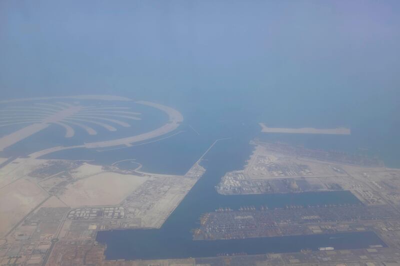 Dubai, United Arab Emirates - August 01 2013 - An aerial view of the Palm and Jebel Ali on board new Rotana Jet that operates as a commuter flight daily between Abu Dhabi and Dubai. Four National reporters raced from Abu Dhabi to Dubai using various modes of transport to see which vehicle took the least time between two cities.  (Razan Alzayani / The National) 