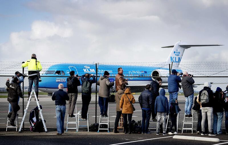 epa06296400 The last KLM Fokker aircraft before departing for England, at Schiphol Airport, The Netherlands 29 October 2017. KLM, the Dutch flag carrier, is preparing to bid a fond farewell to its last Fokker aircraft, marking the final chapter in a partnership that has lasted 97 years.  EPA-EFE/ROBIN VAN LONKHUIJSEN *** Local Caption *** 53862957