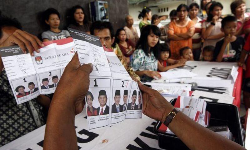 Election officers count ballot papers in Jakarta yesterday. Initial vote counts indicated that Susilo Bambang Yudhoyono had won a second term.