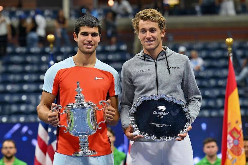 Spain's Carlos Alcaraz and Norway's Casper Ruud pose with their trophies following their 2022 US Open men's final match. AFP