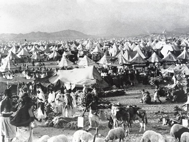 Crowds of pilgrims near Makkah prepare for Hajj in November 1948.