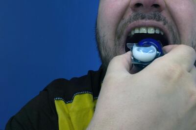 M8K2K3 Pod Challenge with detergent teeth virus warning. Vitaly Iskakov / Alamy Stock Photo