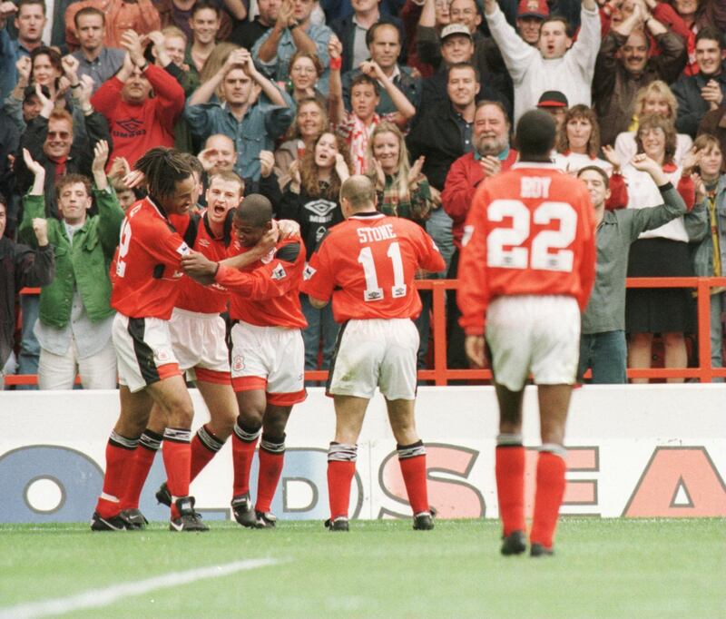 17 SEP 1995: NOTTINGHAM FOREST CELEBRATE THERE FIRST GOAL DURING NOTTINGHAM FOREST V EVERTON IN THE FA PREMIERSHIP AT CITY GROUND. Mandatory Credit: Shaun Botterill/ALLSPORT
