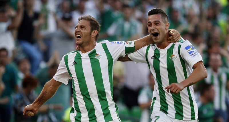 epa06209090 Real Betis' midfielder Joaquin Sanchez (L) celebrates with Sergio Leon (R) after scoring his second goal against Deportivo Coruna during the Spanish Liga Primera Division soccer match played at Benito Villamarin stadium, in Sevilla, southern Spain, 16 September 2017.  EPA/Jose Manuel Vidal