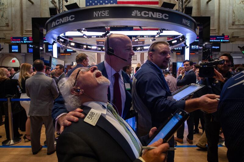 Traders work on the floor at the closing bell of the Dow Industrial Average at the New York Stock Exchange on October 10, 2018 in New York. Wall Street stocks plunged Wednesday, with major indices losing more than three percent in a selloff prompted by the sudden jump in US interest rates. At the closing bell, the Dow Jones Industrial Average had lost 3.1 percent or 830 points to finish at 25,613.35, in the biggest fall since February. / AFP / Bryan R. Smith
