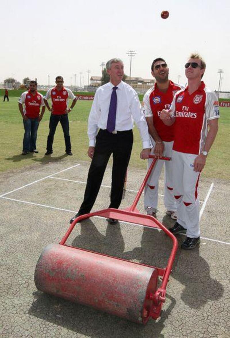 Yusuf Abdulla, Irfan Pathan, Gary Chapman, president of Group Services and Dnata for Emirates Group, Yuvraj Singh and Brett Lee.