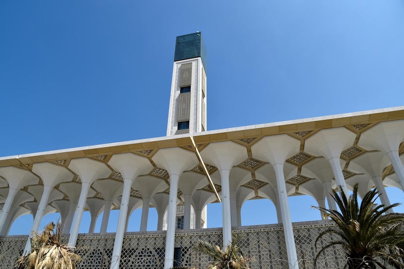 This picture shows the Great Mosque of Algiers, also known as Djamaa el Djazair, in Algiers on April 13, 2019. - Facing the sea, the Great Mosque of Algiers, huge but incomplete work of Abdelaziz Bouteflika pushed to resignation by the protests, will remain the symbol of 20 years of absolute power to the Algerians : megalomania and squandering of public funds. (Photo by RYAD KRAMDI / AFP)