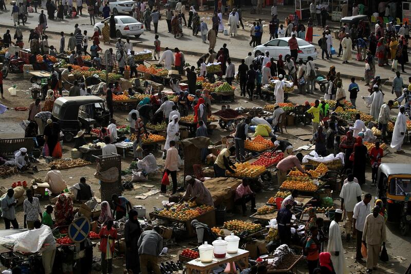FILE PHOTO: Sudanese residents shop in a bazaar in Khartoum, Sudan, May 4, 2019. REUTERS/Umit Bektas/File Photo