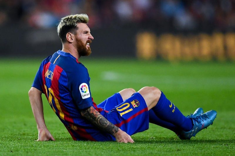 Lionel Messi of FC Barcelona reacts injured on the pitch during the match against Atletico Madrid. David Ramos / Getty Images