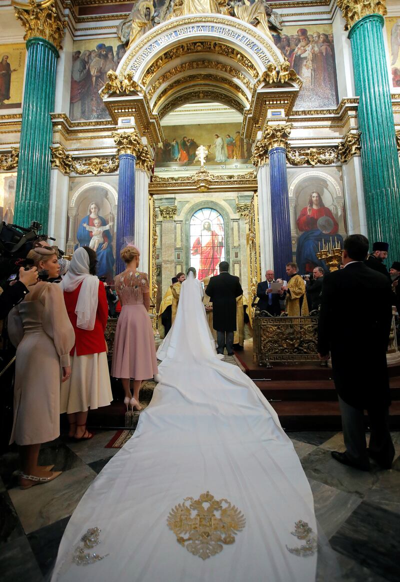 Bettarini's wedding dress featured the coat of arms of the Russian Empire, embroidered in gold