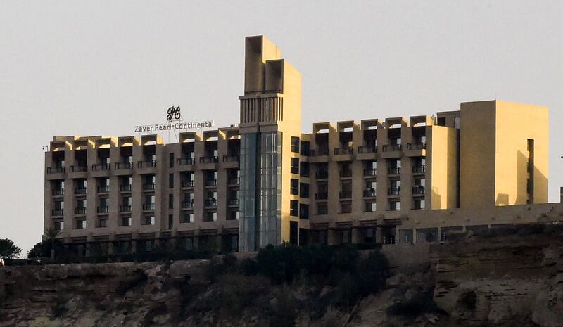 This picture taken on March 8, 2019 shows a general view of the five-star Pearl Continental hotel located on a hill in the southwestern Pakistani city of Gwadar, where gunmen stormed the building. At least one person has been killed after three gunmen stormed a five-star hotel in the southwestern Pakistani city of Gwadar, the centrepiece of a multi-billion dollar Chinese infrastructure project, the military said on May 11. / AFP / BANARAS KHAN
