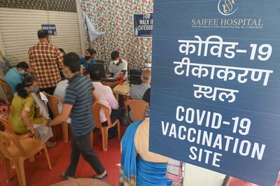 People register to get a dose of the Covishield, AstraZeneca-Oxford's Covid-19 coronavirus vaccine at the Saifee Hospital after vaccinations restarted at all city private hospitals, in Mumbai on April 12, 2021. / AFP / Indranil MUKHERJEE
