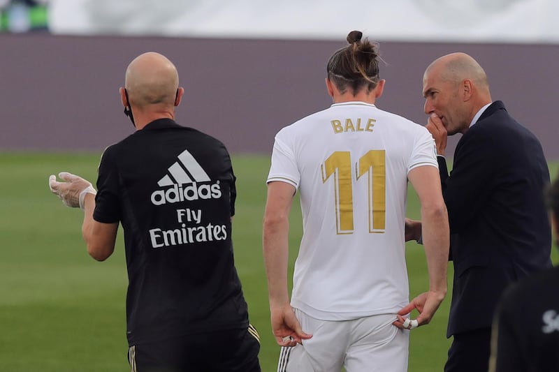 Head coach Zinedine Zidane  talks to player Gareth Bale. EPA